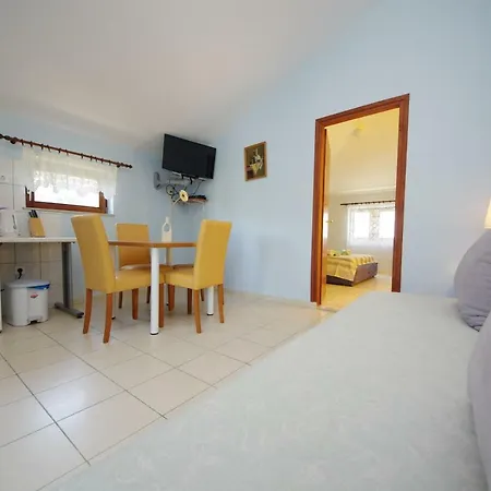 Apartament Eduard Vrsi