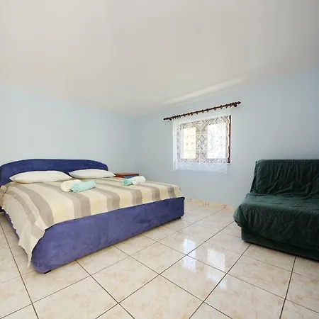 Apartament Eduard Vrsi